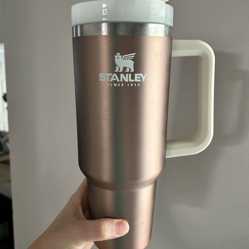 40 oz Stanley Tumbler -used - no straw